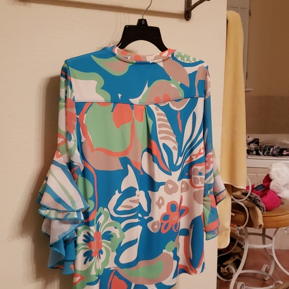 Top - Picture 2 of 2